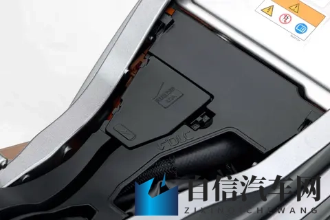 细节简介：Honda 第一款全尺寸休闲型电动车 WN7-3