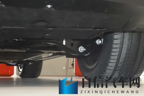 25款乐道L90，纯电续航605km，轴距3110mm，173+8后排大屏-1