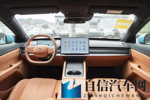 东风奕派 eπ007 + 增程版：兼顾续航与质感的轿跑选择-2