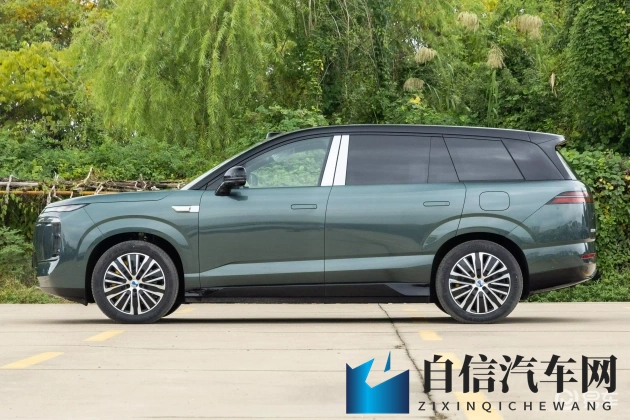 东北少妇不戴套:东北女性驾驶:魅力与安全并存-1