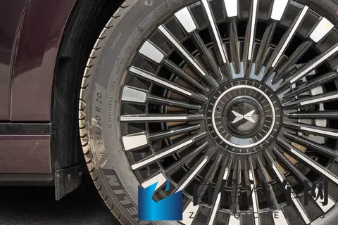 2025 款小鹏 X9 纯电版实车曝光!无图智驾,MPV 也能好开?-2