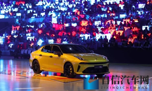 张丽被黑人玩到翻白眼：张丽遭黑人戏弄，场面尴尬至极-1