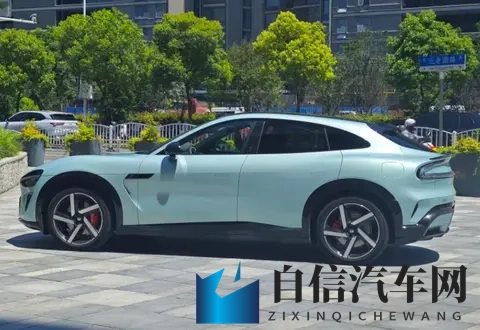 小米YU7销量逆天，10月达到3366万，国内所有SUV中排第一-1