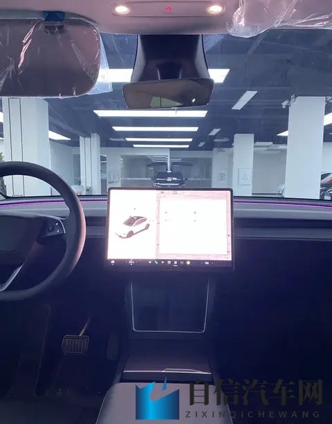 特斯拉Model Y的“隐藏彩蛋”：白色小卡扣，藏着一个纯平大世界！-1