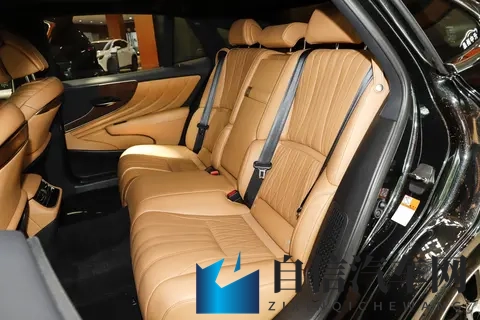 2024款雷克萨斯LS 500h三版本怎么选？155万差价看配置-2