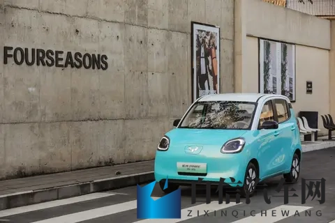 A00级也能开301km，宏光MINIEV四门版长续航上市，售价558万-1