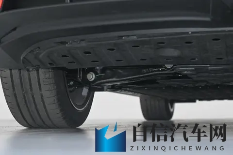 深蓝L06预售1399万元起，入门即满配，灵动外观+智能配置-1