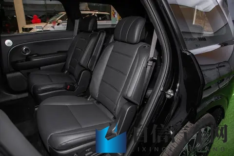 新款帕里斯帝实测：6座大空间、省油动力强，家用很合适-2