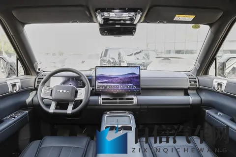 方程豹钛7用车体验：兼顾空间、动力与智能的家用SUV-1