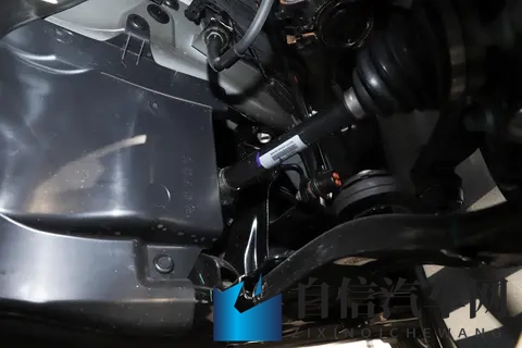 好大 用力 深一点高潮A片：速度激情，驾驭未来：科技汽车新体验-3