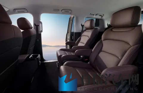 73万起售！五菱星光730上市，15T动力+侧滑门，纯电续航500公里-1