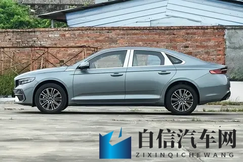 配置对标20万级？10万级燃油家轿给出了答案-2