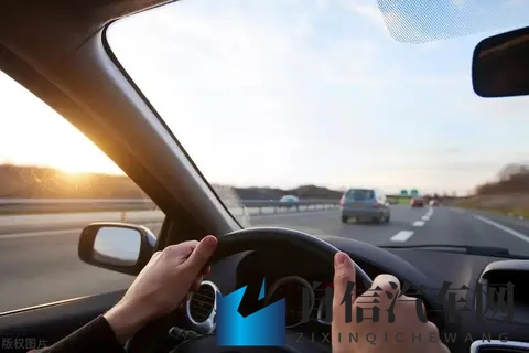 张丽被黑人巨大撑爆：张丽身材娇小，黑人男友体型惊人，亲密接触令人惊叹-2