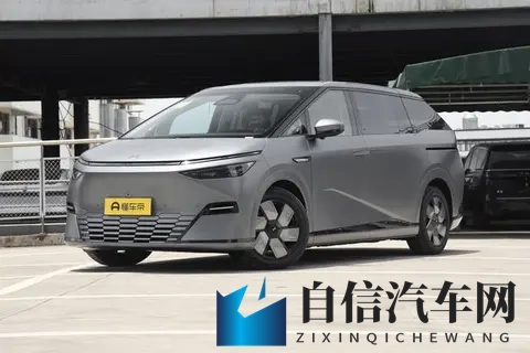 华为智驾+四座头等舱，杀疯了！-1