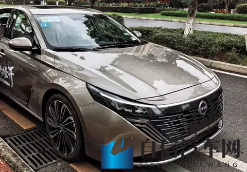 全新日产天籁实车曝光,20T+鸿蒙座舱,破局?-2