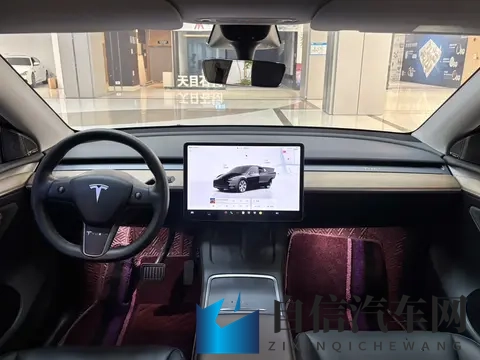 全彩列车到站之前无法停下来：彩绘火车临近站点急刹难-1