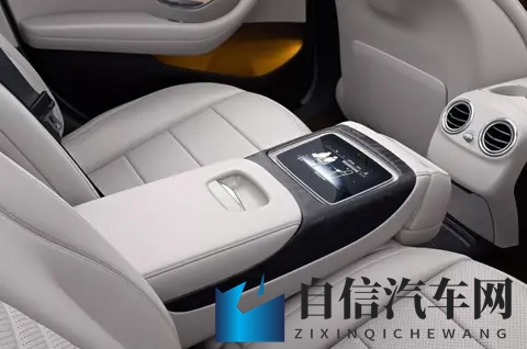 2026款奔驰长轴距E级上市，新增经典版仅售4299万，剑指宝马5系-2