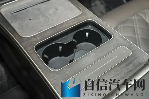 越来越多BBA车主，都选了它，行政级好车的新标杆来了？-3