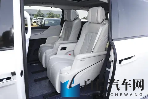 揉我胸 啊 嗯～啊出水了视频：智能驾驶新突破，未来出行体验升级-1