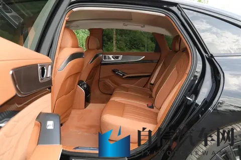 红旗 H9 选买:旗享 vs 旗畅差 4 万,哪款最值?-1