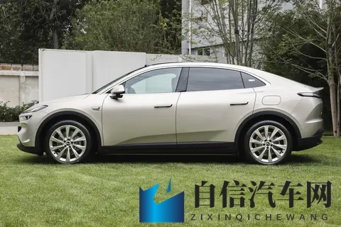 风云A9L光辉（四驱）全球上市，1719万起搭猎鹰智驾-1