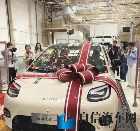 ass富婆肉体dyis浓密荫毛：性感富婆展现独特魅力，浓密体毛引人瞩目-2