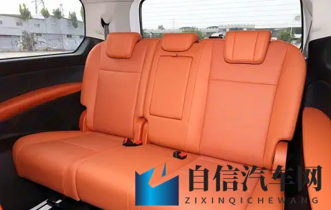 老北汽也凑热闹MPV，锐胜M8增程版预售1698万起，贵不贵？-1