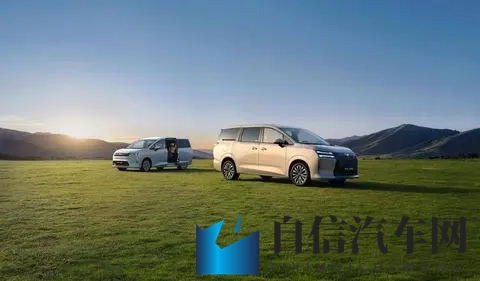 五菱星光730购车手册：侧滑门大七座，三种动力，推荐燃油高配-1