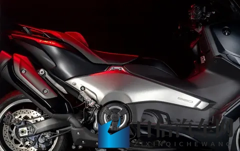 雅马哈TMAX推出25周年纪念版,这款“三缸踏板”怎么这么牛呢?-2