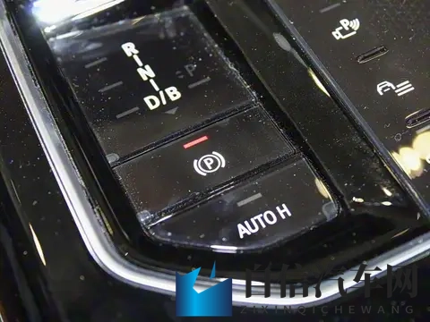 不如跳舞vs三个孩子漫画：现代驾驶：科技、舒适与环保生活新体验-1