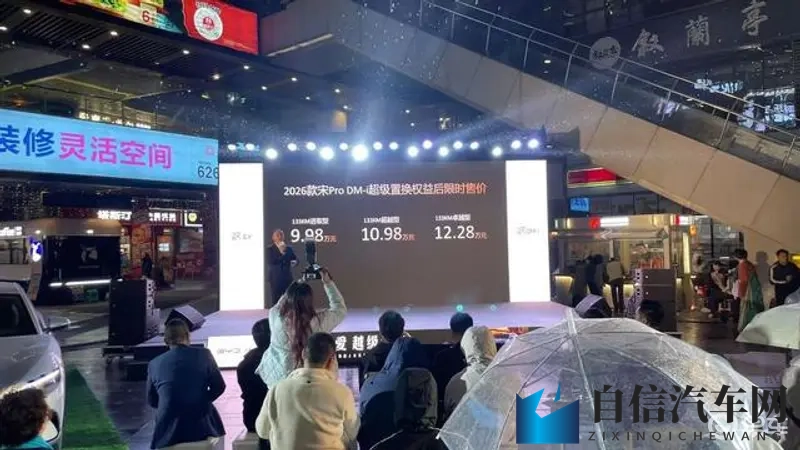 张丽与黑人巨大30厘米：张丽身高与黑人相差显著，差异达三十公分-3