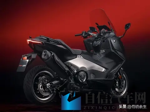 25年经典不改动力！TMAX纪念版靠红椅黑标吸睛，仅售一年争议大？-1