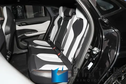 刚毕业预算不多，又追求颜值和实用，可以看看这款-长安启源A06-1