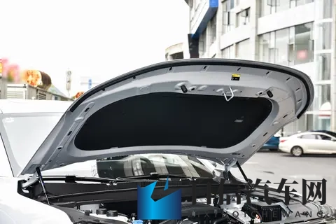 捷途山海L7 PLUS：220km纯电续航+CDC电磁悬挂，这车真香吗？-1