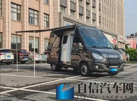 不是豪华，是自在——一辆露营车里的生活哲学-1