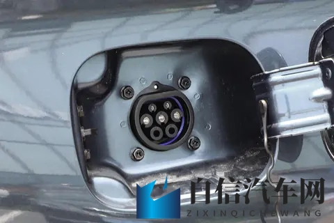 1198 万拿下 230km 续航 + 四驱！蓝电 E5 PLUS 预售疯抢-2