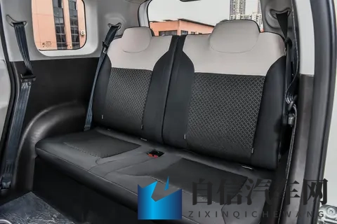 剥洋葱式分析：长安 Lumin 三款车型谁是性价比真王者-1