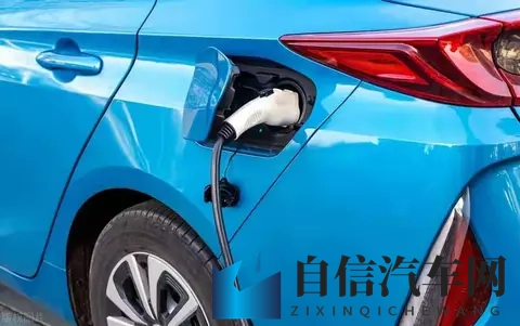 从油车换成电车，一年后才明白这2个道理，电池干不过油箱！-3