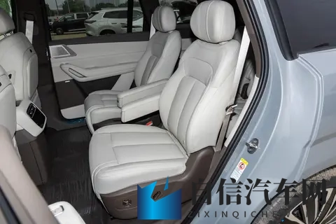 新手也能开大车！腾势 N8L 458 米转弯半径 + 安全兜底-1