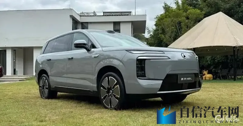 男0被  到爽：全新车型上市，颠覆驾驶体验，引领潮流-1