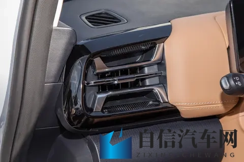 五菱星光730：家用MPV的优选？实测空间、动力、操控-3