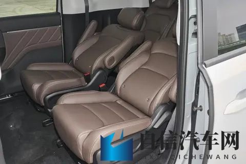 10万级MPV全能选手！星光730，电滑门+大7座，家用真香-1