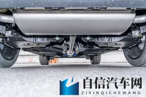 试驾星越L，20T+8155芯片，安全配置拉满，家用SUV新标杆-2