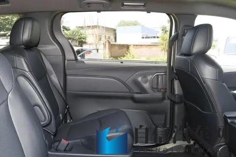 格瑞维亚两驱舒适版与两驱豪华版怎么选？有何不同？整体评测分析-3