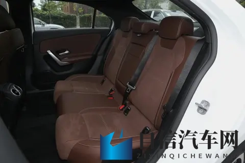2513万起，2025款奔驰A级怎么选？对比配置之后有答案了-2