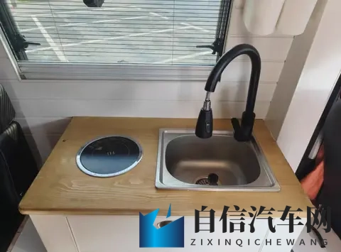 不是豪华，是自在——一辆露营车里的生活哲学-2
