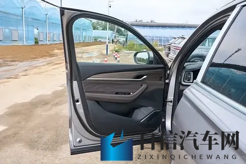 沃尔沃同平台，降13万后更值？实测感受-3