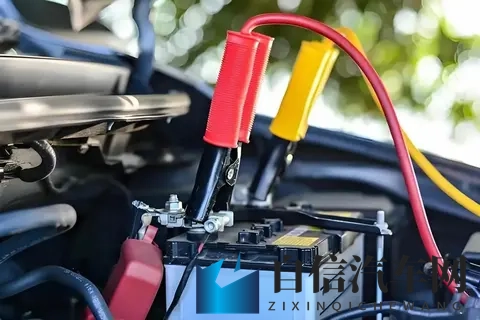 油车电瓶寿命揭秘：一般能用多久？如何延长？-2