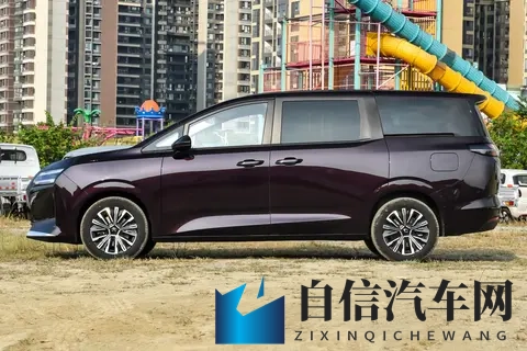 适合家用的7座MPV，五菱星光730 PHEV，真7座+电滑门，好开又好坐-3