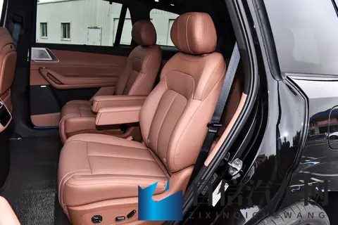 别让第三排成摆设！腾势N8L深度体验：这才叫全家VIP的真相-2